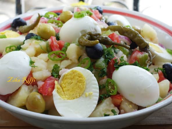 Salade de pommes de terre aux oeufs durs (slata batata)
