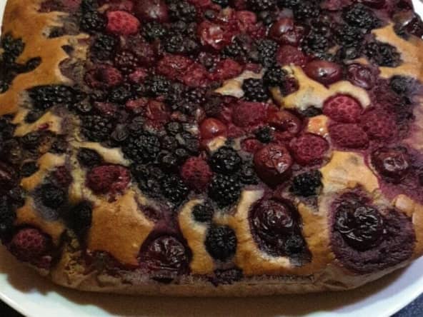 Bublanina aux fruits rouges. Gâteau Tchèque traditionnel