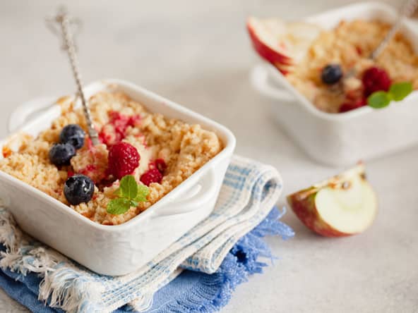 Crumble aux pommes et fruits rouges