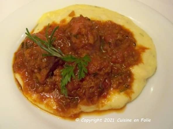 Perugines, sauce tomate aux cèpes séchés et polenta crémeuse