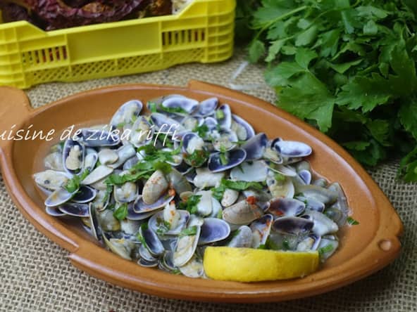 HARICOTS DE MER ( TELLINES ) COQUILLAGES SAUCE BLANCHE AIL ET CITRON