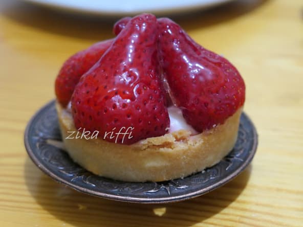 TARTELETTES AUX FRAISES A LA CREME AMANDINE
