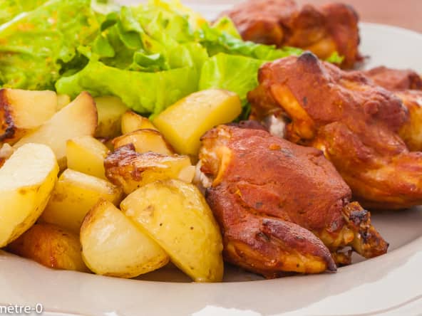 Ailes de poulet sauce barbecue, pommes de terre sautées