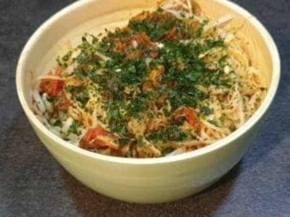 Recette de nouilles aux œufs sautées aux légumes. Facile