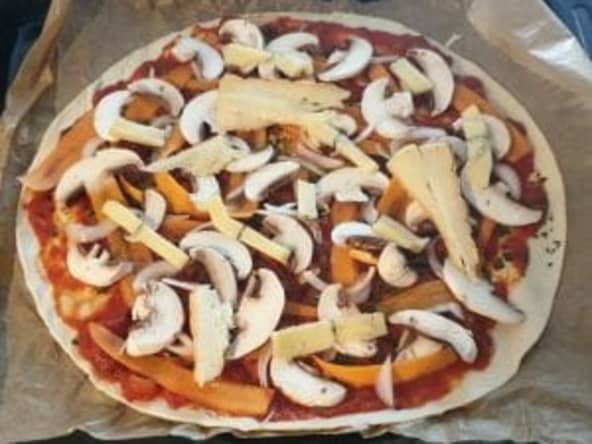 Recette de tarte pizza légumes, munster et morbier