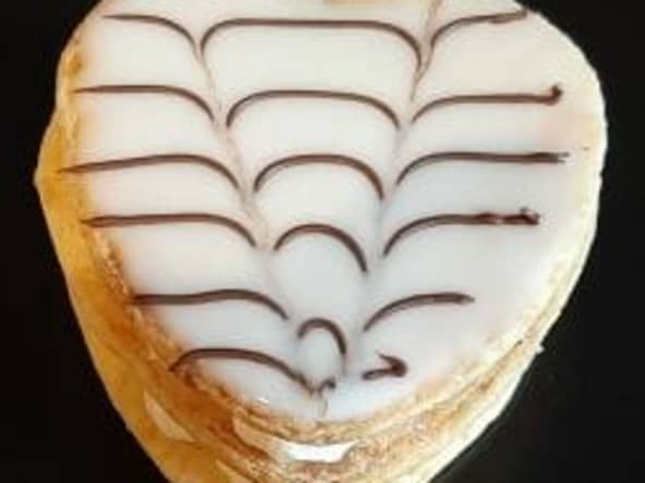 Recette de mille-feuille Saint Valentin. Pâtisserie pour amoureux