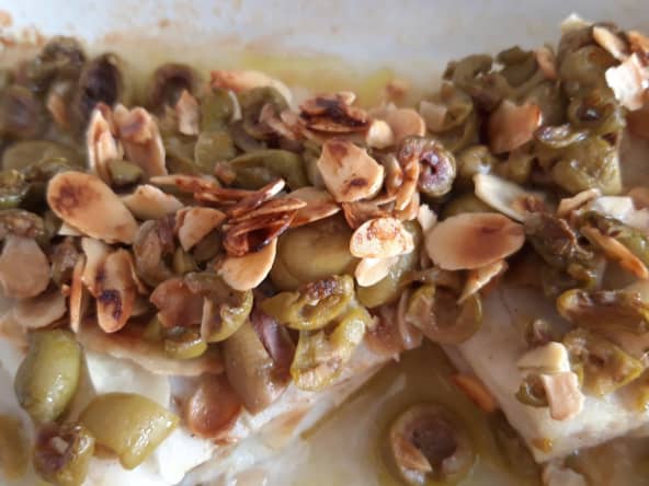 Filets de colin aux olives et aux amandes