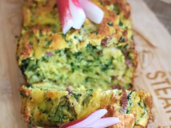 Cake ricotta fanes de radis et lardons -