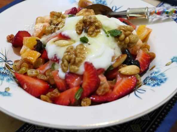 PETIT DEJEUNER - BOWL DE FRUITS A LA FLEUR D'ORANGER AU YAOURT ET MIEL