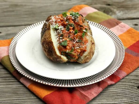 Pommes de terre farcies à la chair à saucisse, sauce marinara maison
