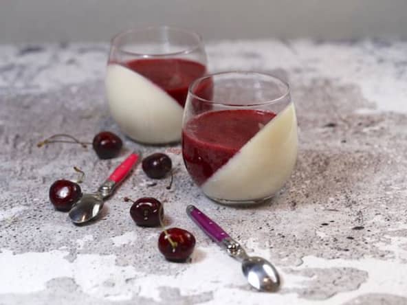 panna cotta au chocolat blanc et aux cerises