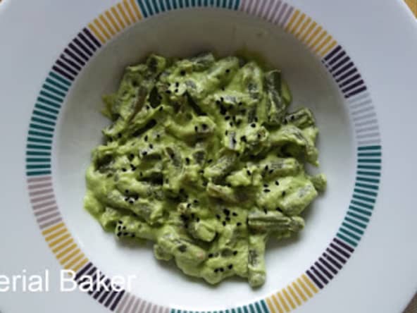 Salade de haricots verts, mousse de cosse de petits pois et graines de nigelle