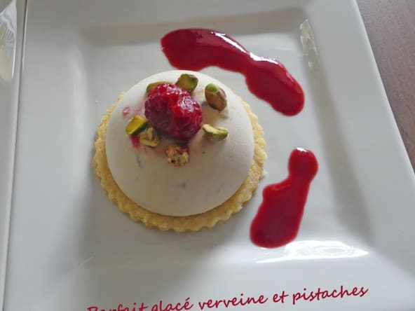 Parfait glacé verveine, vanille et pistaches