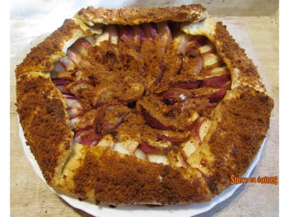 Tarte rustique gourmande aux nectarines et spéculoos