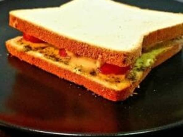 Recette de croque-monsieur maison avec pesto, tomate et mozzarella