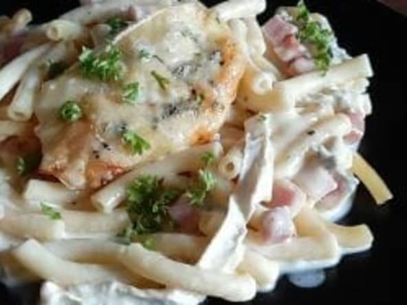 Une recette de gratin de pâtes macaronis au fromage bleu de Bresse.
