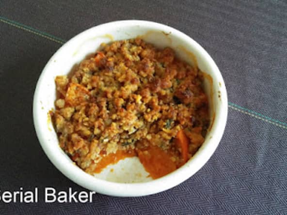 Crumble d'été à l'abricot et à la sauge