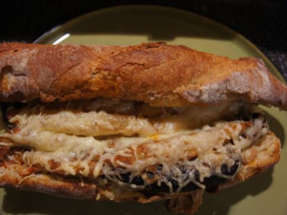 Sandwich merguez frites gratinés