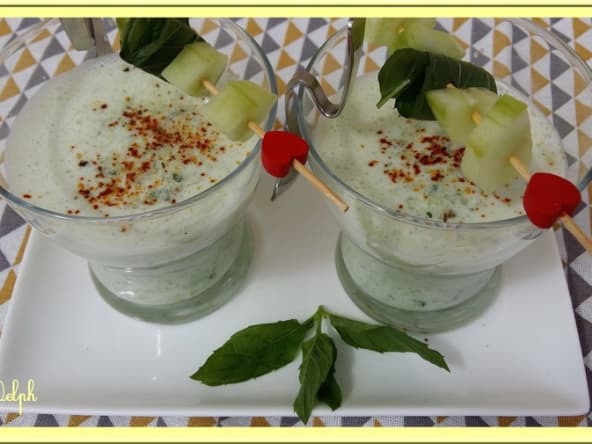 Soupe de concombre à la menthe et fromage blanc