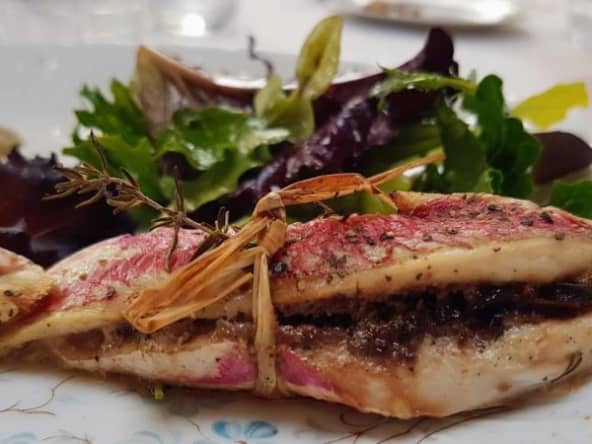 Rouget barbet farci à la tapenade maison et grillé au four