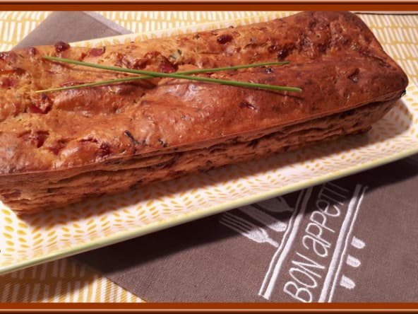 Cake courgettes, tomates séchées et jambon