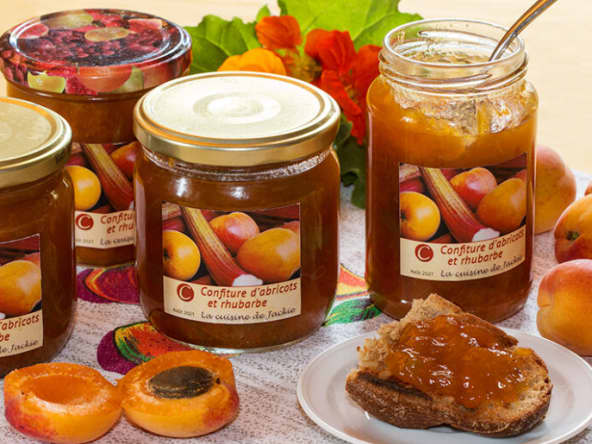 Confiture d'abricots, rhubarbe et fève tonka pour le petit déjeuner