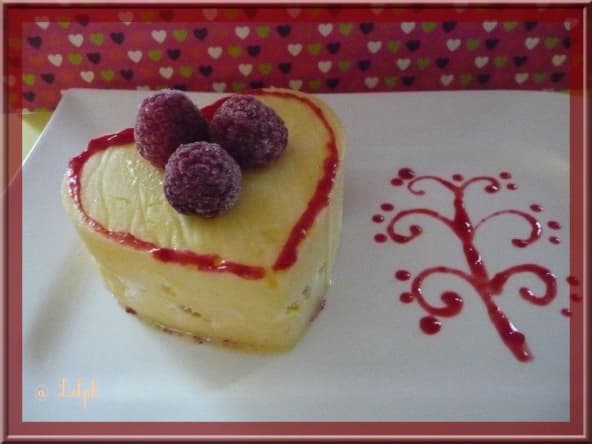 Coeur glacé à l’ananas en forme de cœur