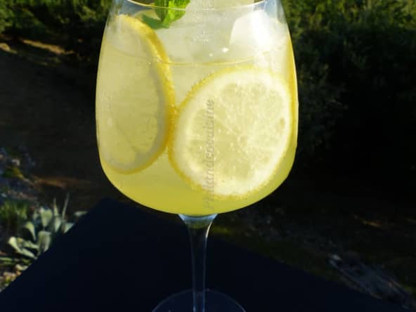 Limoncello Spritz