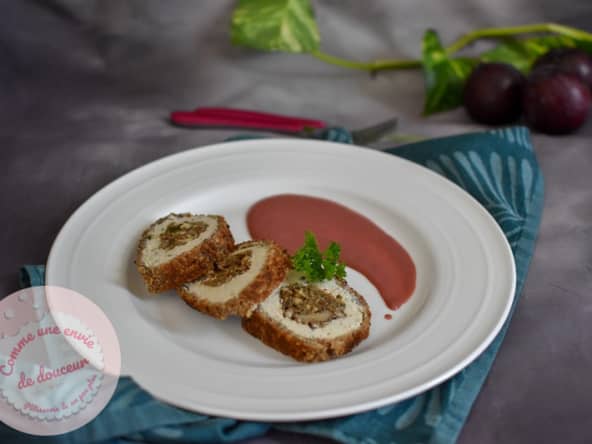 Ballotine de volaille, duxelle de girolles et noisette, sauce à la prune et au Porto
