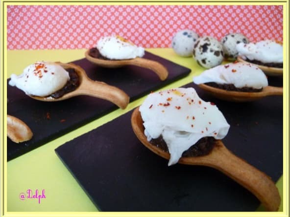 Oeufs pochés sur tapenade à l'apéro
