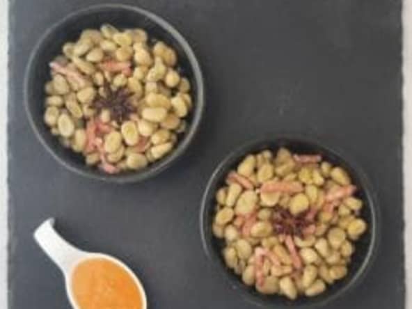 Fèves vertes bio avec sa sauce romesco. Un plat délicieux.