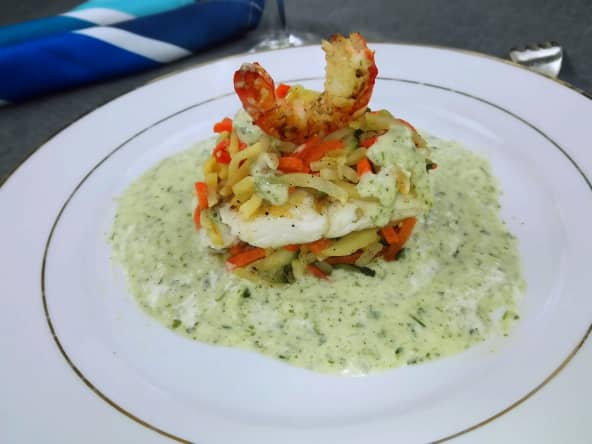 Millefeuille de Merlu et crevettes de Madagascar à la crème d'ail et riz blanc