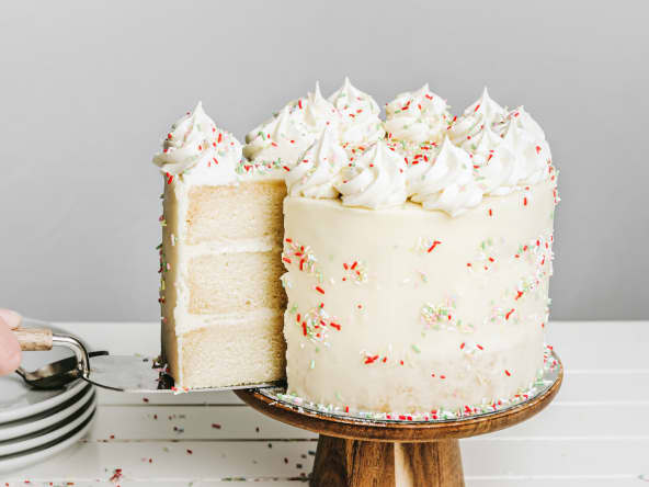 Gâteau d'anniversaire facile à la vanille - Un layer cake garni de crème au beurre