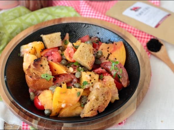 Salade de tomates aux anchois et aux câpres de Yotam Ottolenghi