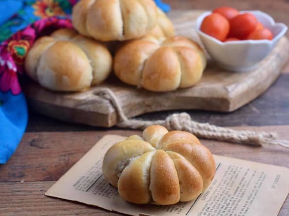 Pains moelleux farcis à la viande hachée