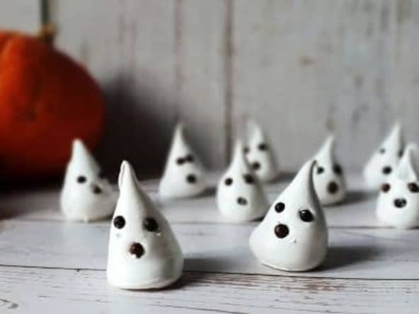 Meringues fantômes : recette d'Halloween pour les enfants