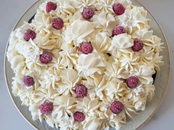 Moelleux au chocolat et à la betterave, lemon curd et framboises