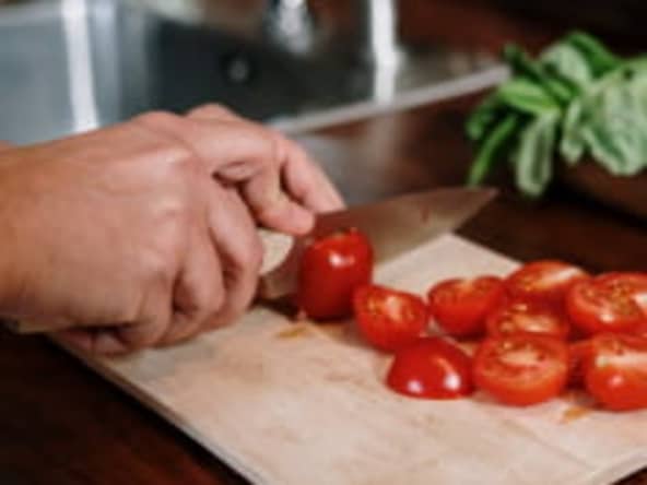 Croustillant de picodon aux 2 tomates et olives