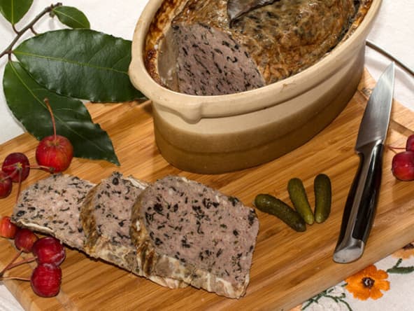 Terrine maison de foie de volaille aux champignons trompettes de la mort