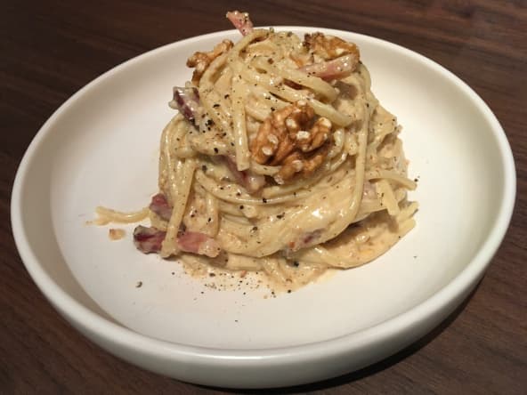 Linguines au pesto de noix et speck