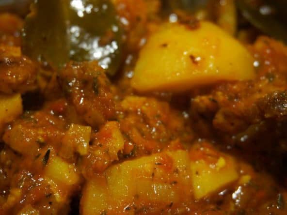 Cari de porc au combava de la Réunion (974)