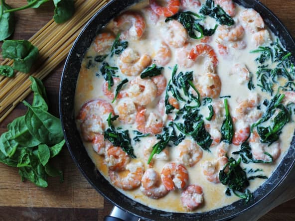 Pâtes aux crevettes à l'ail et épinards