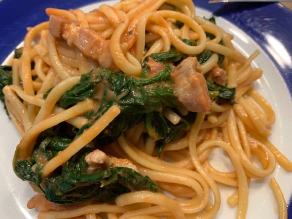 Linguine aux épinards et lardons, passata et crème