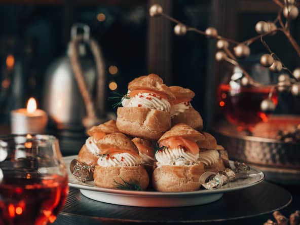 Recette de gougères au fromage, saumon et aneth