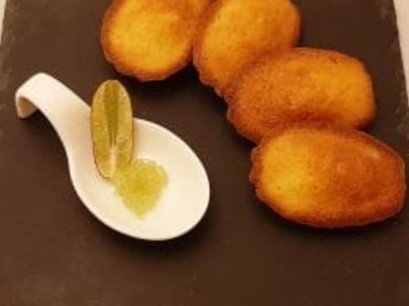 Madeleine de Commercy aux zestes et perles de citron caviar