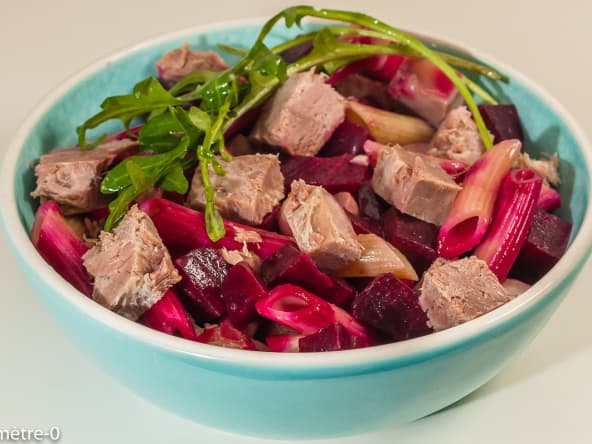 Salade de betteraves, pâtes et jambonneau