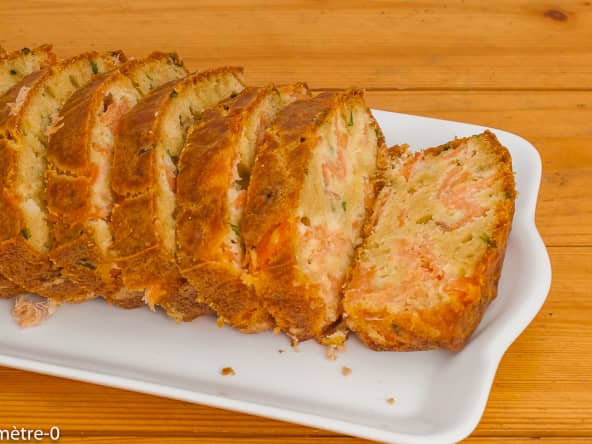 Cake salé à la truite fumée pour l'apéritif