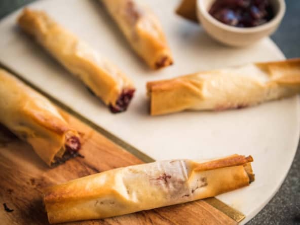 Bonbons au chèvre et confiture de cerise pour l'apéritif