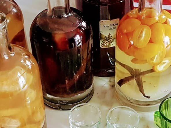 Rhum arrangé clémentines ananas fruits de la passion et kumquats à offrir en cadeaux gourmands