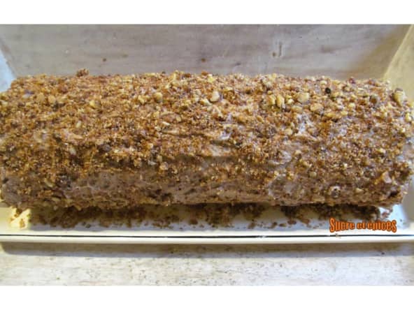 Bûche de Noël roulée au praliné
